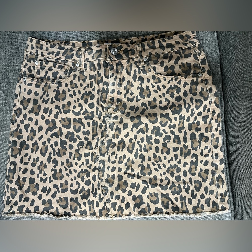 Kensie Leopard Print Skort in Brown and Black
